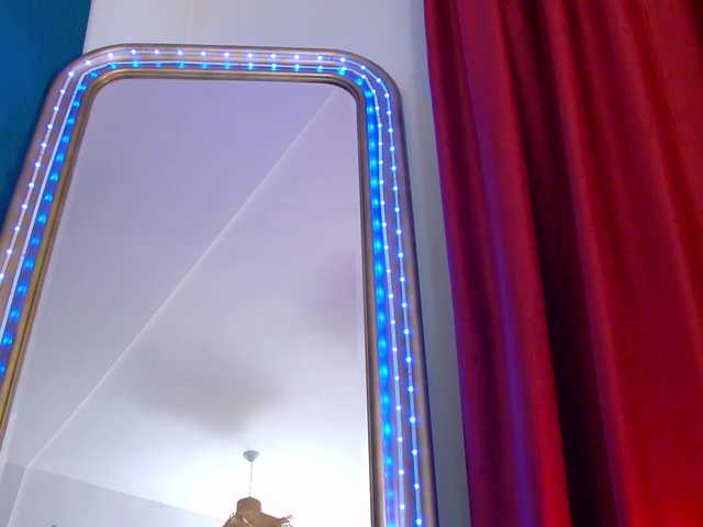 Foxxxy-MILF's BongaCams show and profile