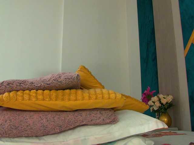 Foxxxy-MILF's BongaCams show and profile