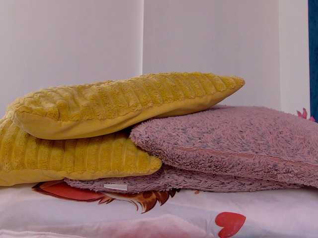 Foxxxy-MILF's BongaCams show and profile