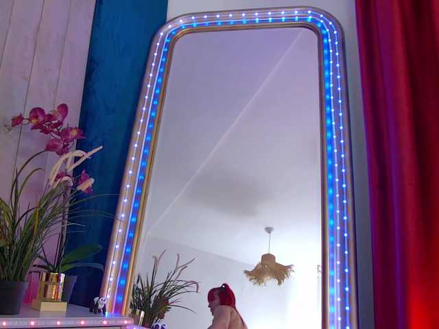 Foxxxy-MILF's BongaCams show and profile