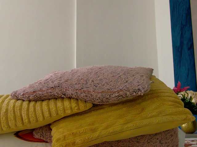 Foxxxy-MILF's BongaCams show and profile