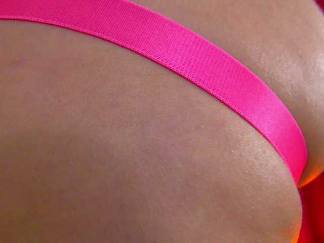 Foxxxy-MILF's BongaCams show and profile