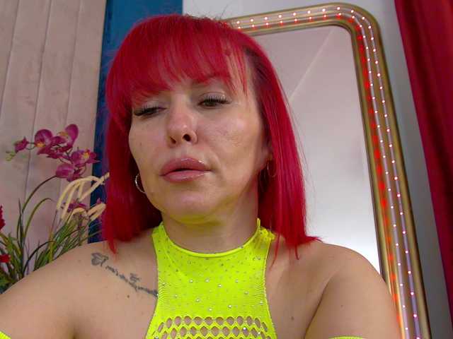 Foxxxy-MILF's BongaCams show and profile