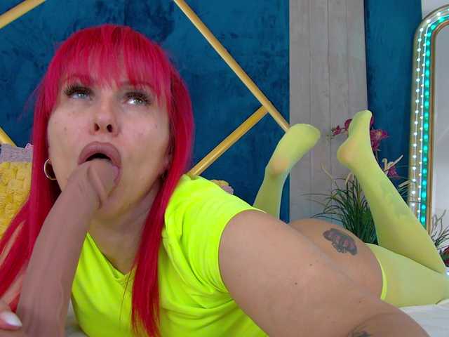 Foxxxy-MILF's BongaCams show and profile