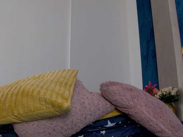 Foxxxy-MILF's BongaCams show and profile