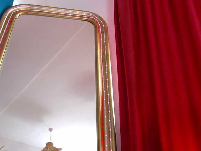 Foxxxy-MILF's BongaCams show and profile