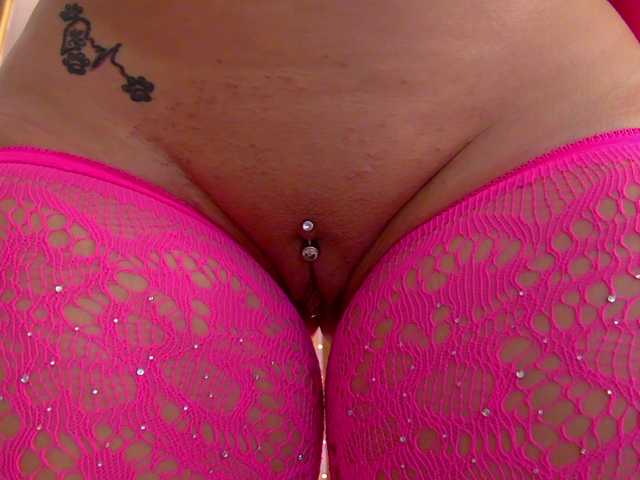 Foxxxy-MILF's BongaCams show and profile