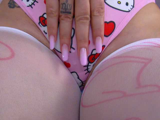 Foxxxy-MILF's BongaCams show and profile