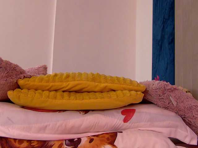 Foxxxy-MILF's BongaCams show and profile