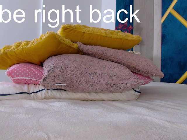 Foxxxy-MILF's BongaCams show and profile