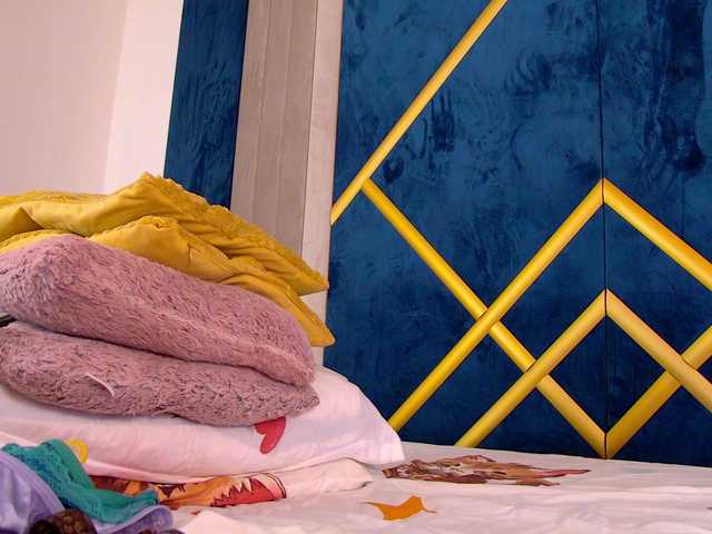 Foxxxy-MILF's BongaCams show and profile