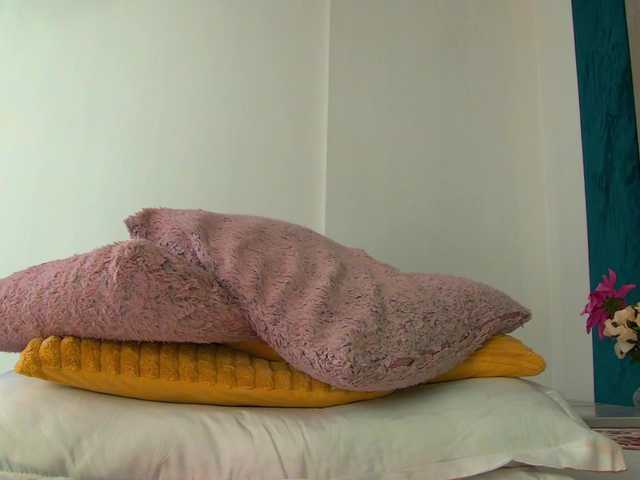 Foxxxy-MILF's BongaCams show and profile