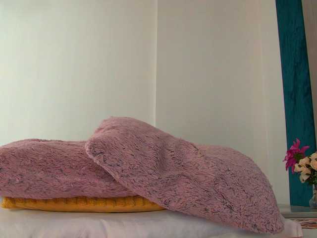 Foxxxy-MILF's BongaCams show and profile