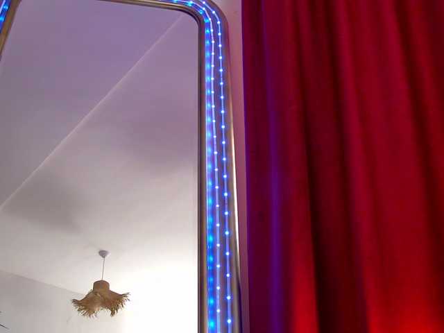 Foxxxy-MILF's BongaCams show and profile