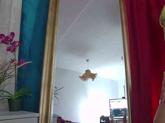 Foxxxy-MILF webcam