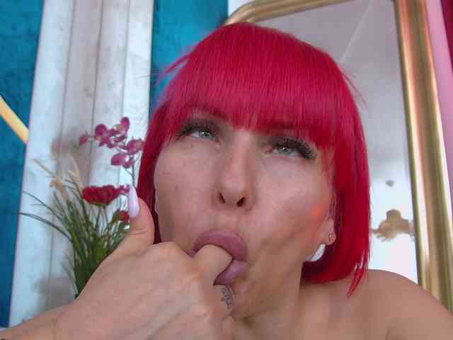 Foxxxy-MILF webcam