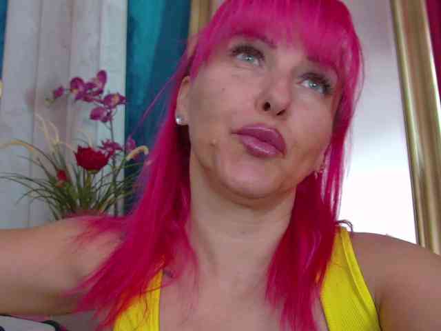 Foxxxy-MILF webcam
