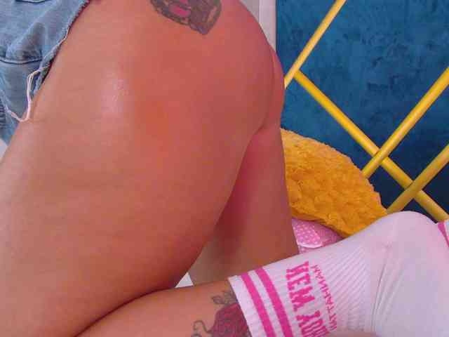 Foxxxy-MILF webcam