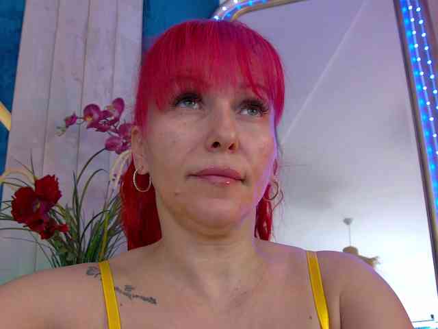 Foxxxy-MILF webcam