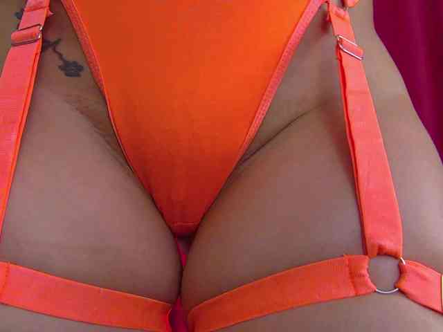 Foxxxy-MILF webcam