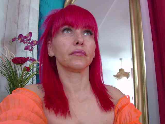 Foxxxy-MILF webcam