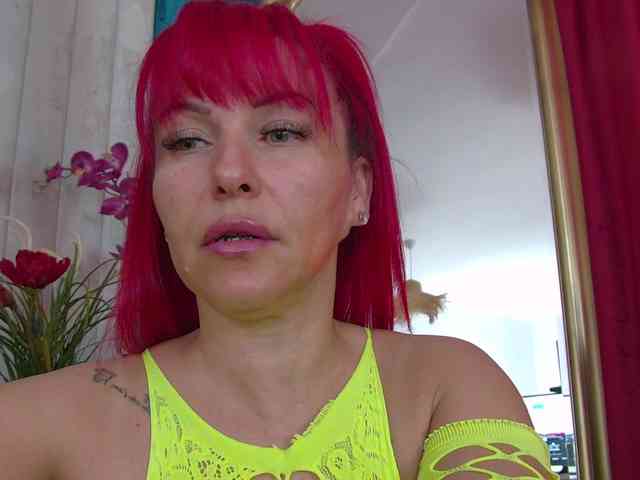 Foxxxy-MILF webcam