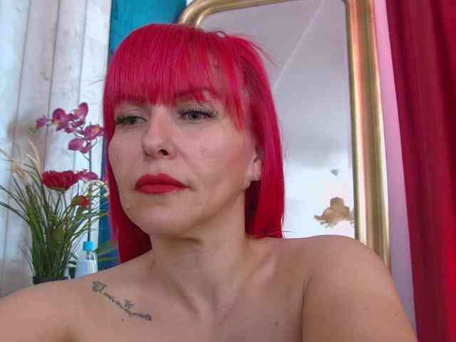 Foxxxy-MILF webcam