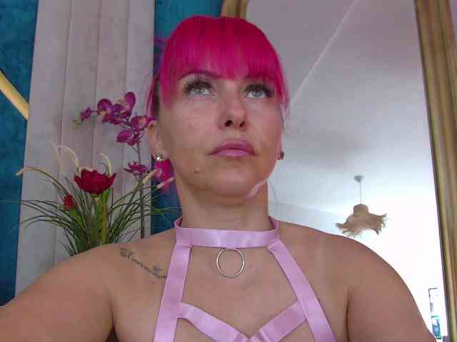 Foxxxy-MILF webcam
