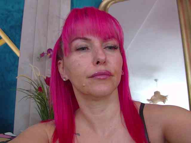 Foxxxy-MILF webcam