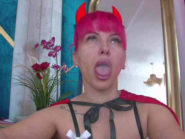 Foxxxy-MILF webcam