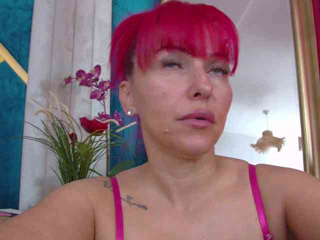 Foxxxy-MILF webcam