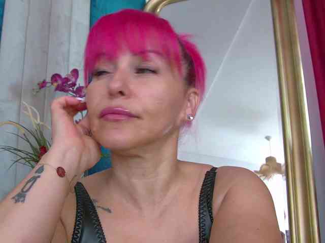 Foxxxy-MILF webcam