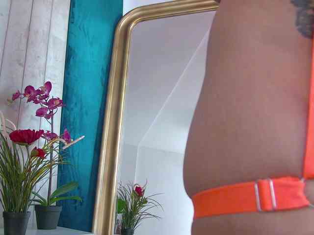Foxxxy-MILF webcam