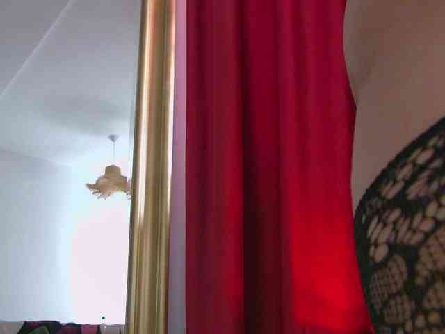 Foxxxy-MILF webcam