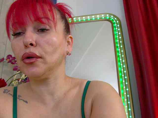 Foxxxy-MILF webcam