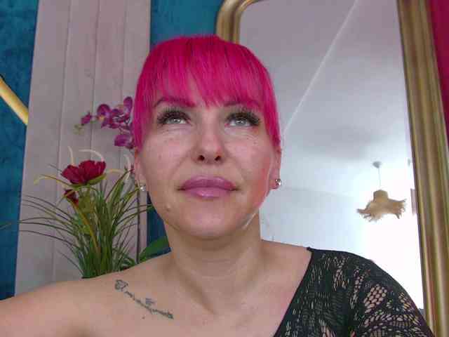 Foxxxy-MILF webcam
