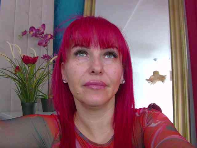 Foxxxy-MILF webcam