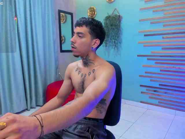 jharol-cardona Live Webcam on BongaCams
