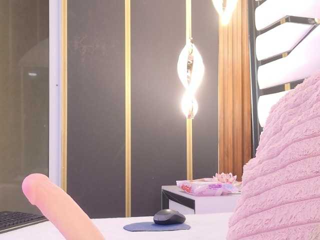 AlliciaKim's BongaCams show and profile