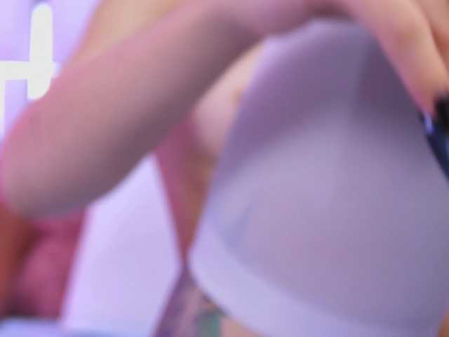 AlliciaKim's BongaCams show and profile