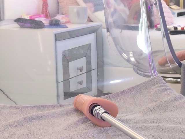 AlliciaKim's BongaCams show and profile