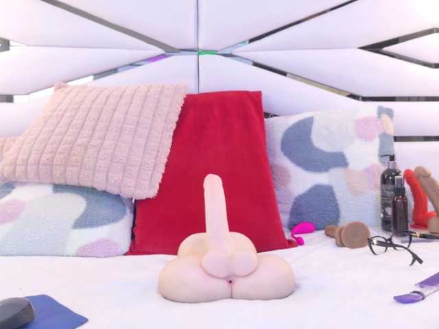 AlliciaKim's BongaCams show and profile