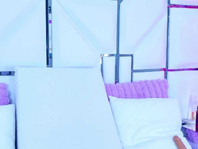 AlliciaKim's BongaCams show and profile