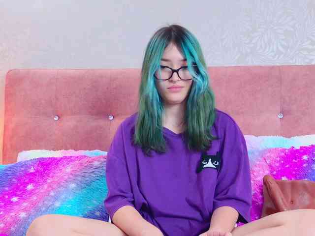 AlliciaKim webcam