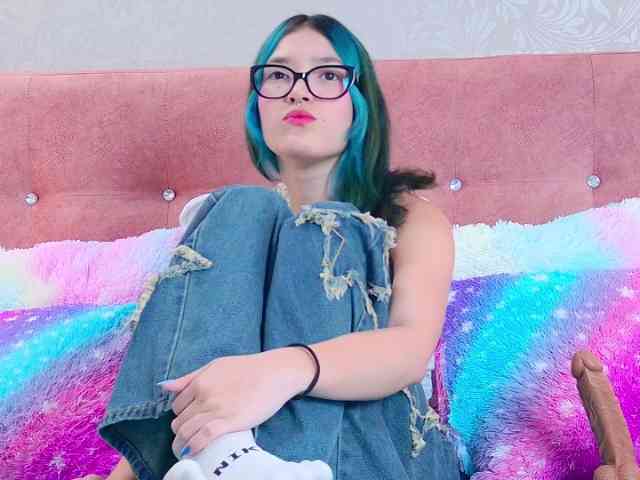 free chatroom AlliciaKim