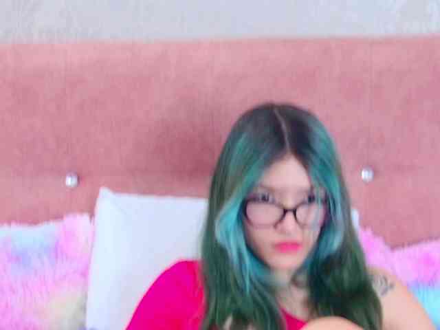 AlliciaKim webcam