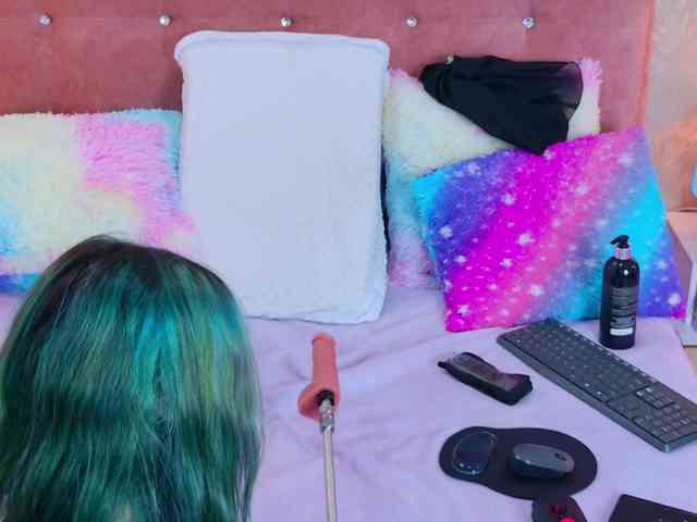 AlliciaKim webcam