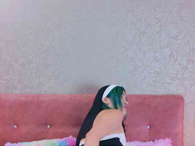 AlliciaKim webcam