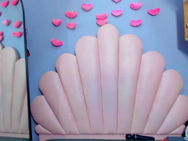 LucyMiller's BongaCams show and profile