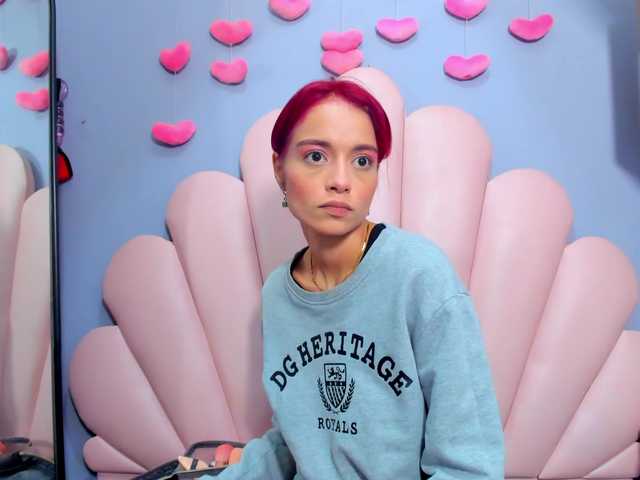 LucyMiller's BongaCams show and profile